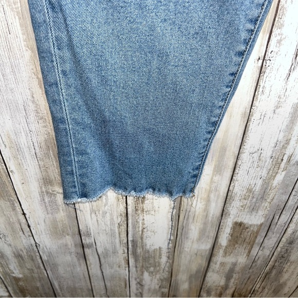 Kancan Estilo Button High Rise Distressed Fray Bottom Jeans - Picture 2 of 7